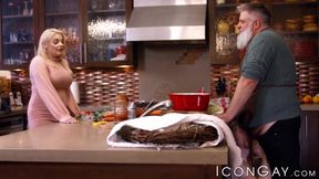 Bear Cliff Boyd plunges his daddy dick on petite Jesse Stone