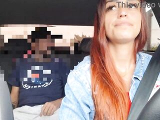 APP driver catches passenger masturbating from behind and gives it to him in the car!