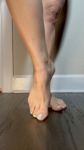 Tip-Toe Wiggle With Grey Polish