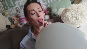 Mishel makes a selfie b2p