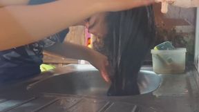 Latina Hair – Long, Wet and Mesmerizing