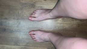 Toe wiggles while gaming