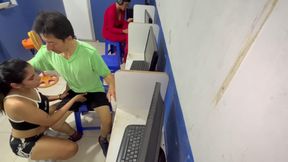Sex in the cyber cafe in front of a client, how delicious!