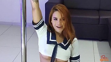 Playing on the computer my boyfriend put me to blowjob