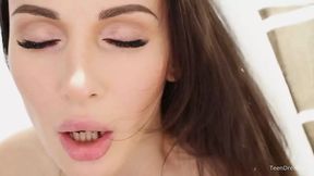 Lilu Moon gets off with glass toy in sexy lingerie