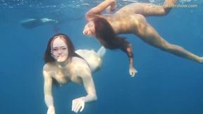 2 Hot Girls naked in the sea swimming