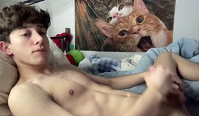 twink jerks off and exposes hole on cam