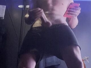 CHAV HUNK HAS A JACK OFF IN SUNBED SHOP????