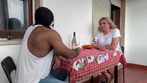 champanhe, foda bareback no pelo e fisting com direito a gozada dupla no final