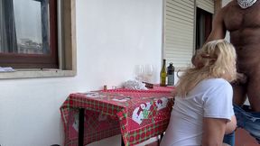 champanhe, foda bareback no pelo e fisting com direito a gozada dupla no final