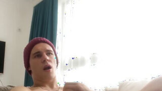 Домашнее сольное женское видео любительницы гей-шлюхи, трахающей свою задницу