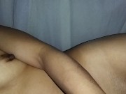 Se masturba con Guante de plástico