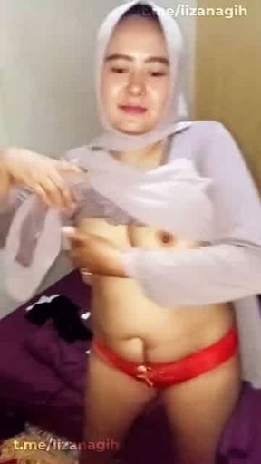 Crot dalam ustadzah rini