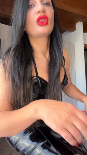 Roberta severamente punita . Roberta severely punished.