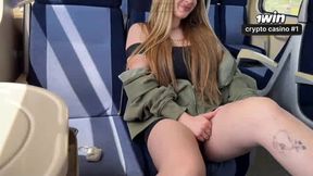 Sexy strumpet on instruct wants a XXX session, must be her very first time getting nailed.