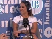Teen girl orders a hamburger and the domiciliary arrives with a big DICK  and gives her triple meal