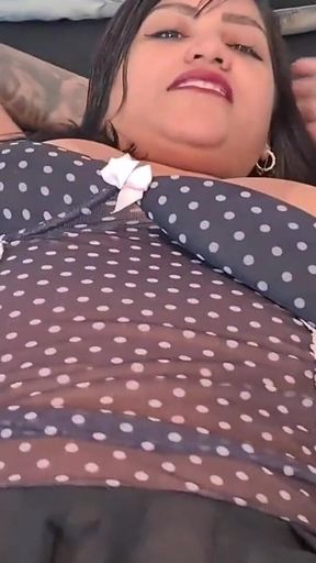 Golden Shower: Nicoly Mattos Took a Stream of Pee While Sucking the Fan!