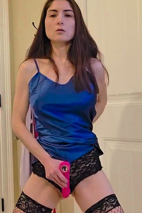 Horny Wife Got Tired Waiting for Husband and Decided to Masturbate