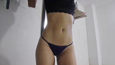 mi profesor me dice que si no le enseño mi culo me reprobará, hizo una clase en linea donde solo esta el y yo, y me hizo su puta. Girl Korina