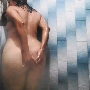 Karla showing her ass in the shower