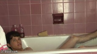 Bare teenager having fun jacking off in a round bath