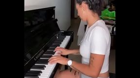 Tocando feliz de la vida