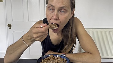 I Love a Good Mouthful. Mouth Eating Fetish 2