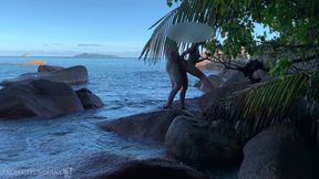 Catching nude couple -sex on beach