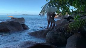 Catching nude couple -sex on beach