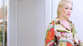 Hot MILF Ryan Keely saves Aaliyah Love from bathtub trouble with wet pussy eating