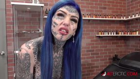 Australian beauty Amber Luke gets a new nose tattoo