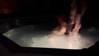 Husband gets a deepthroat blowjob in the hot tub