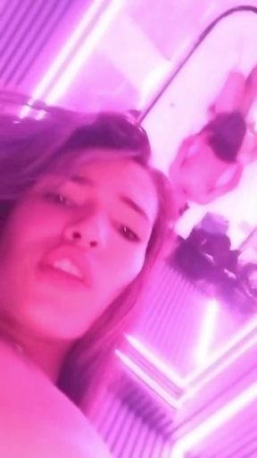 I fuck my girlfriend until I fill her pussy