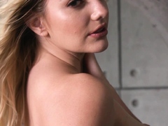 Teen Kenna loves sharing her naked body