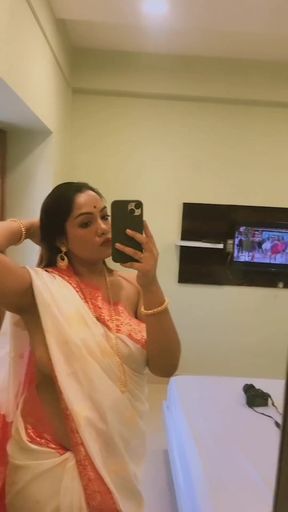 Solo Indian girl Saree gets off on her own