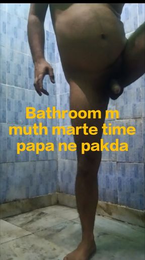 Bathroom m muth marte time ne pakda