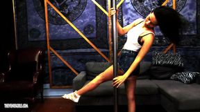 STRIPPING DOWN ONTO STEP-DADDY'S FACE - HOT 19 STEP-DAUGHTER KARTER FOXX