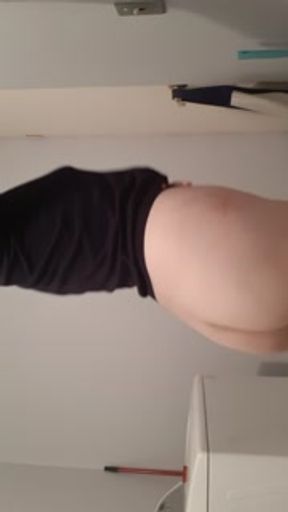 gingerbunnymx greets his followers and shows off his big ass