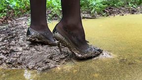 Authentic Clear Side Christian Louboutin 120mm Wrecked in Mud, Louboutin Broken Heels, High Heels in Mud, Broken Shoes, Louboutin Destruction