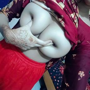 Horny desi bhabhi masturbation her clean shave pussy