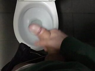 RISKY! JERKING OFF IN PUBLIC TOILET (23cm)&#x2F; Boy &#x2F; Cute Boy &#x2F; Hidden