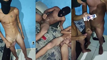 desde que descobri que aqui tem muita piroca nao saio mais do cativeiro dos novinhos