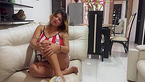 Mi Linda Vecina Se Aprovecha De Mi Inocencia Y Me Convence Para Que Yo La Folle Duro Y Me Corra