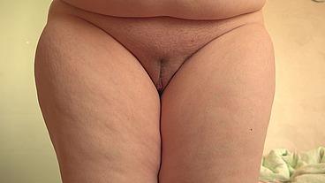 Mature pussy on top. Curvy milf with trimmed pussy talks in a sexy voice.