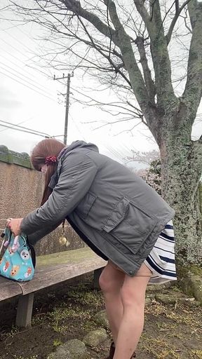 No. 165 Showing off My Pantyhose and Setting up a Vibrator in the Morning Park