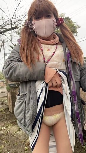 No. 165 Showing off My Pantyhose and Setting up a Vibrator in the Morning Park