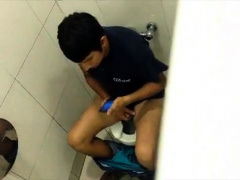 Str8 spy guy in public toilet