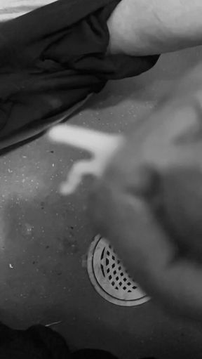 Handjob in Slowmotion Blowout