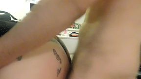 how beautiful to have a who takes your ass like this, fills it with milk, lets you clean it with his mouth and ends up in your throat, extreme pleasure