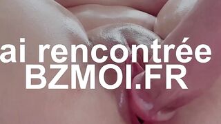 Elle Fingers Herself With A Vibrator And Coats Her Body In Oil" (French to English translation)